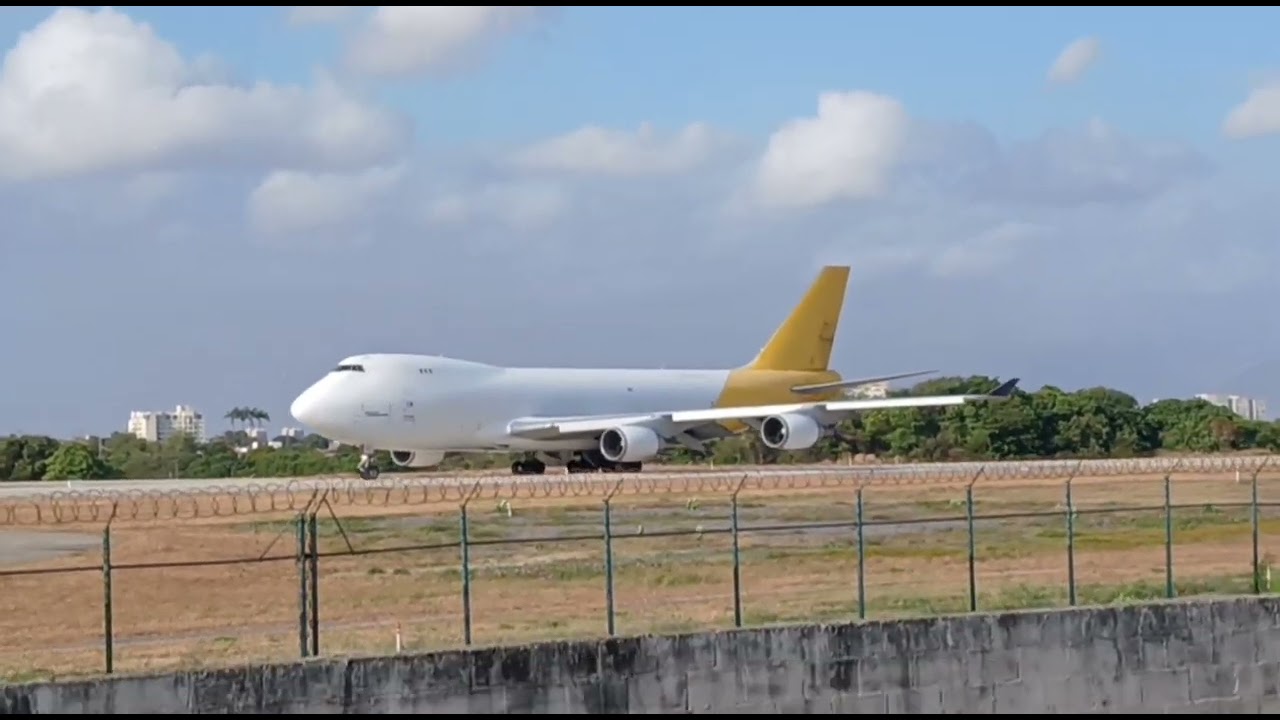 Boeing 747 em Fortaleza + decolagem e pouso!