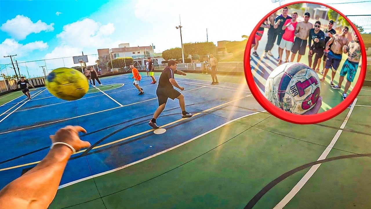 JOGANDO BOLA QUEIMADA COM MEUS AMIGOS !! * nível HARD • 😂
