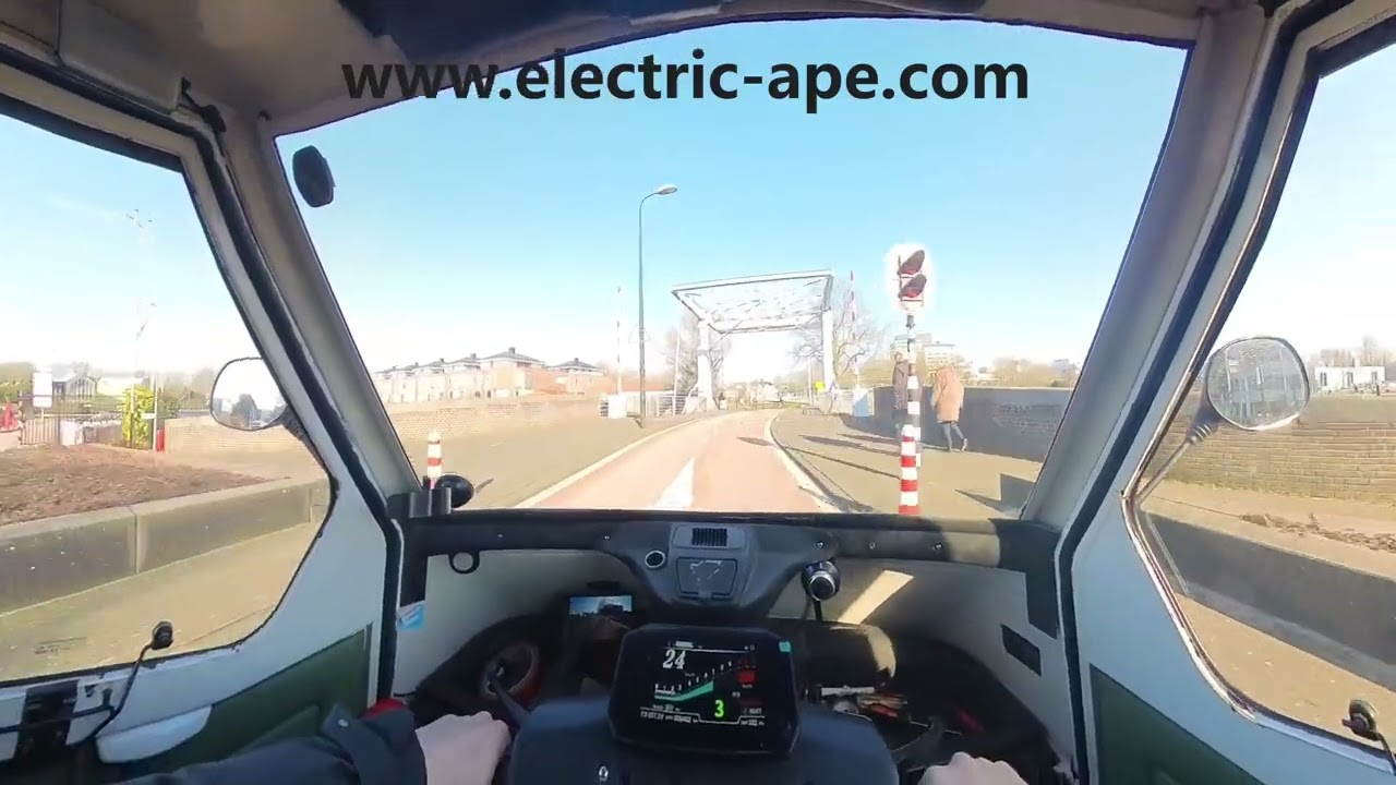 POV: New display in the Electric Piaggio Ape 50