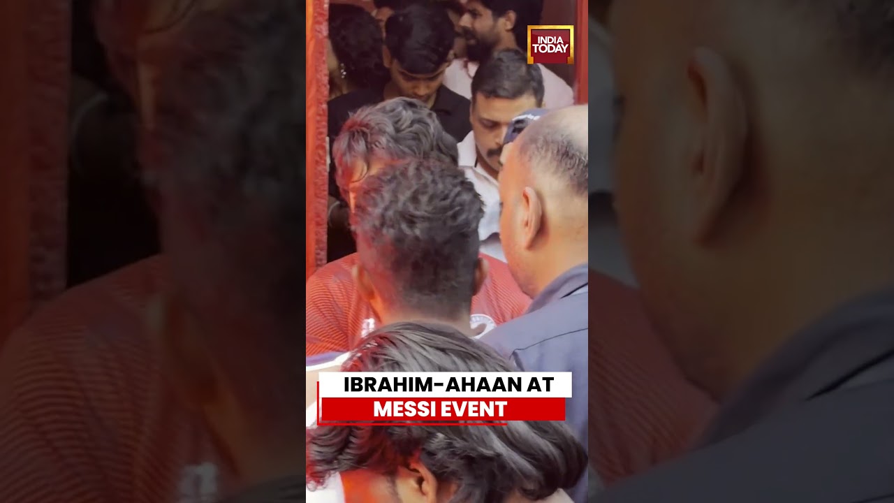 Ибрагим Али Хан и Ахаан Шетти посетили презентацию постера Лионеля Месси в Мумбаи #болливуд