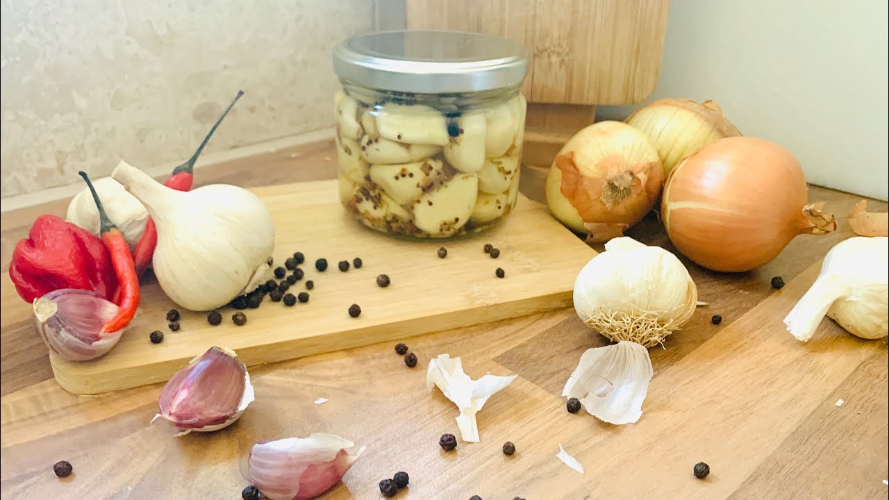 Easy spicy pickled garlic recipe