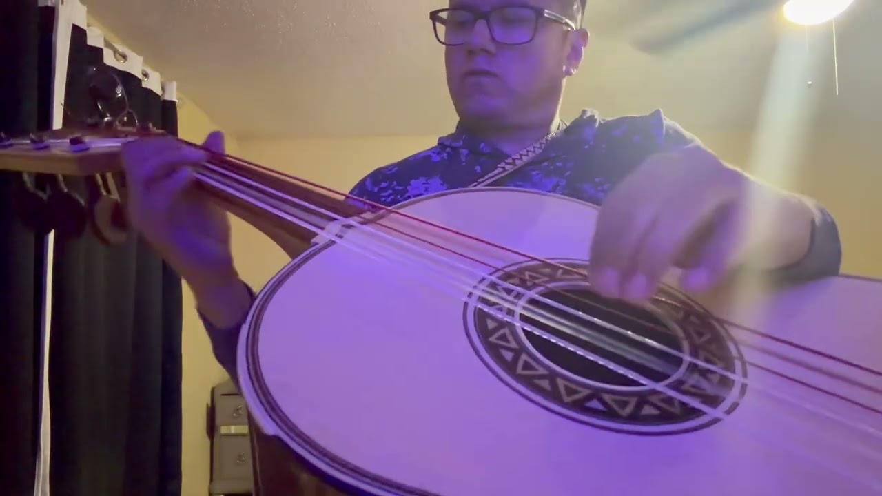 Piel canela con Guitarron 