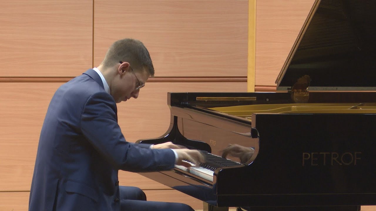 M&eacute;ri P&eacute;ter zongoraestje