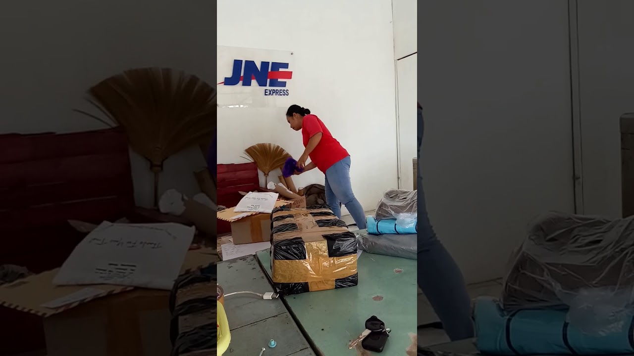 proses pengiriman paket gays lewat kurir jne