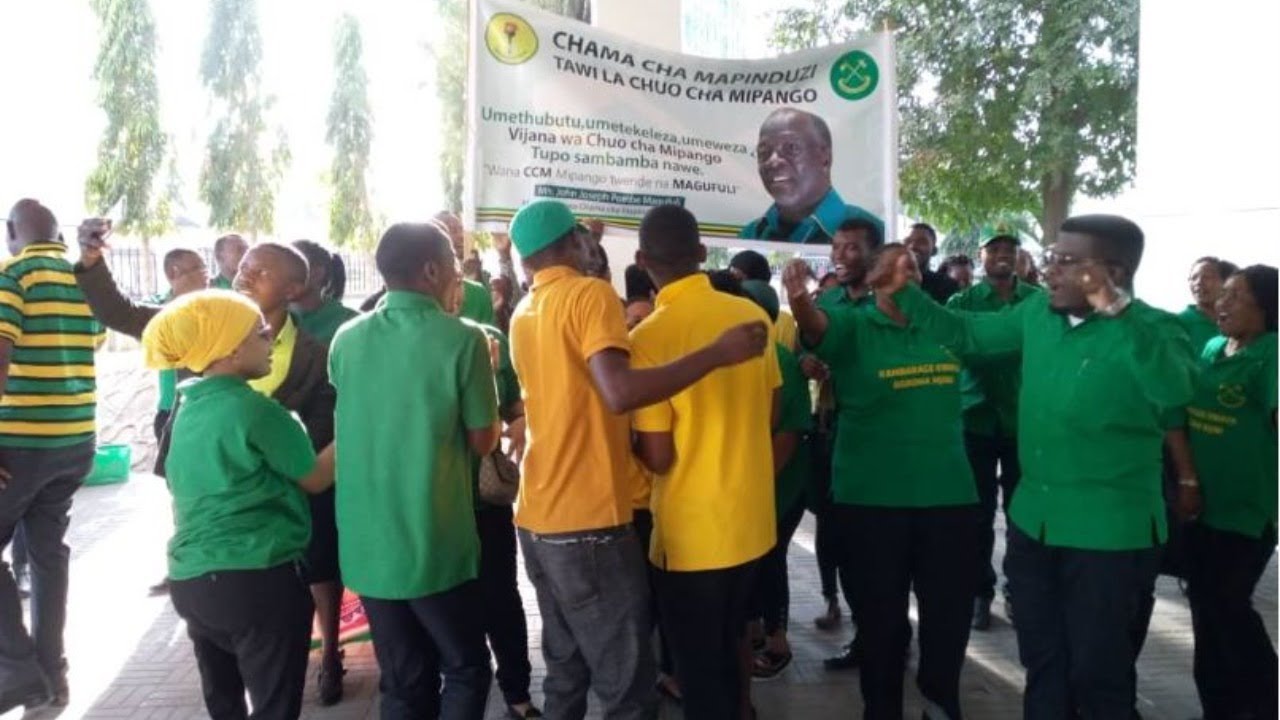 LIVE: M/KITI WA CCM RAIS JOHN MAGUFULI ANARUDISHA FOMU ZA URAIS DODOMA