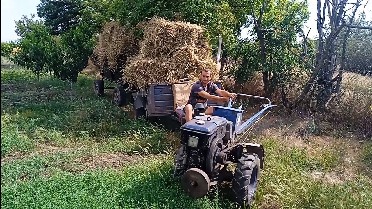 Звозимо тюки, мотоблок буксує 💪прес тюкує👍