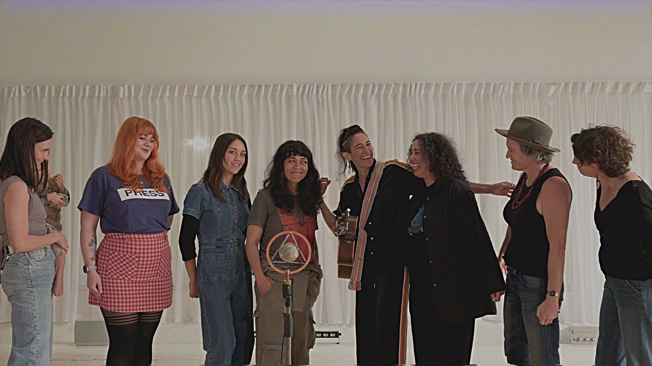 SINGING OUR WAY HOME | Live in Circle Kulin Lands | Áine Tyrrell, Leah Manaema Avene & Music Family