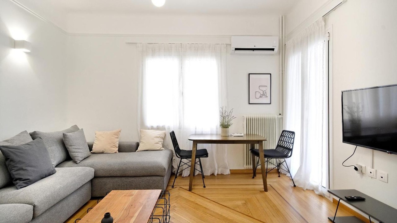 Athens Urban Heaven- Close to the metro | Athens, Greece | Hotel Review 🛏️