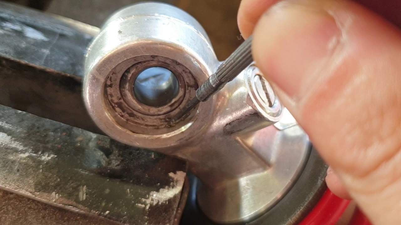 Yamaha YZM660r Raptor shock lower circlips removal