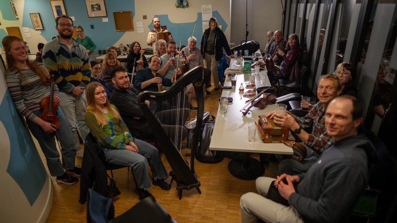 Tŷ Cerdd | Tapestri | 7: Sesiwn Werin Chapter Folk Session