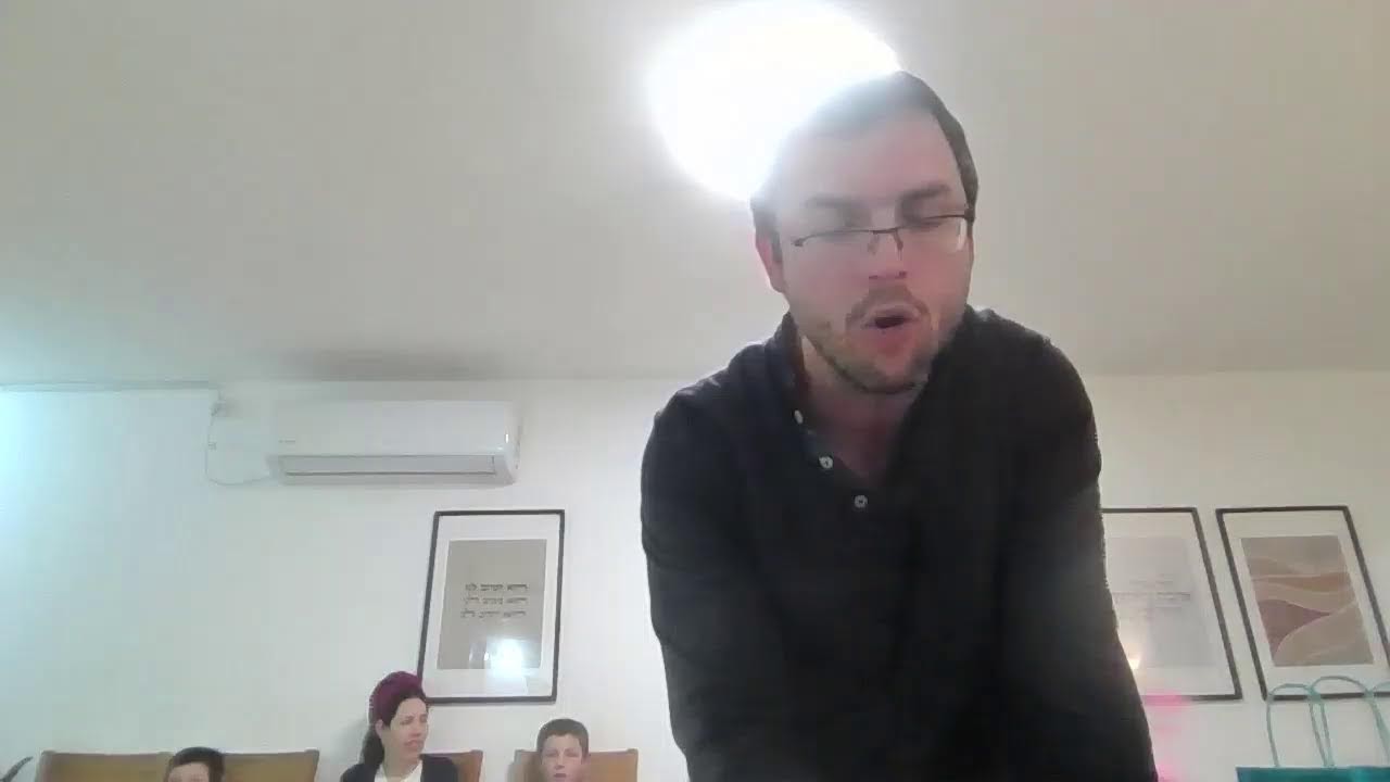 קריאת מגילת אסתר ערב פורים