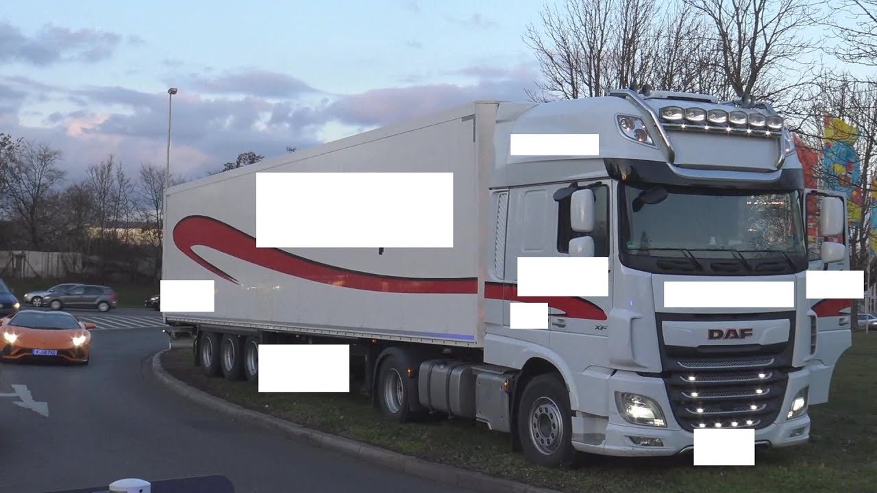 LKW durch Anweisung von Polizist auf Gr&uuml;nfl&auml;che von Bonner Verteiler festgefahren am 19.02.19