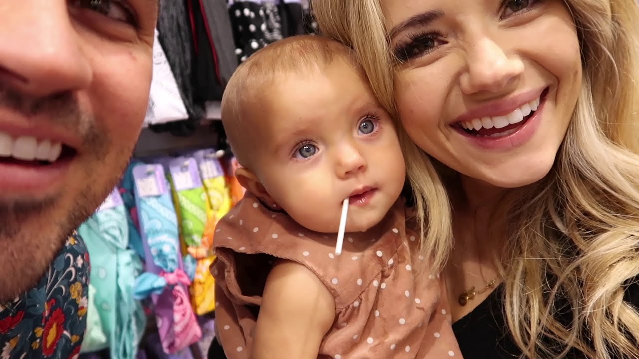 Lunch and Mall fun with Taytum, Oakley and baby Halston.