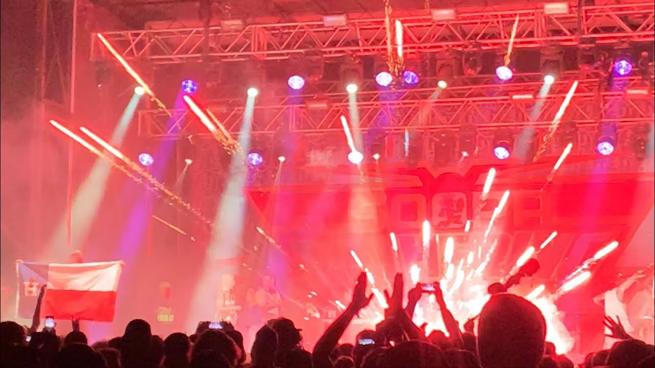 Firework EXPLODES on stage Geto Boys - Damn it feels good to be a gangsta