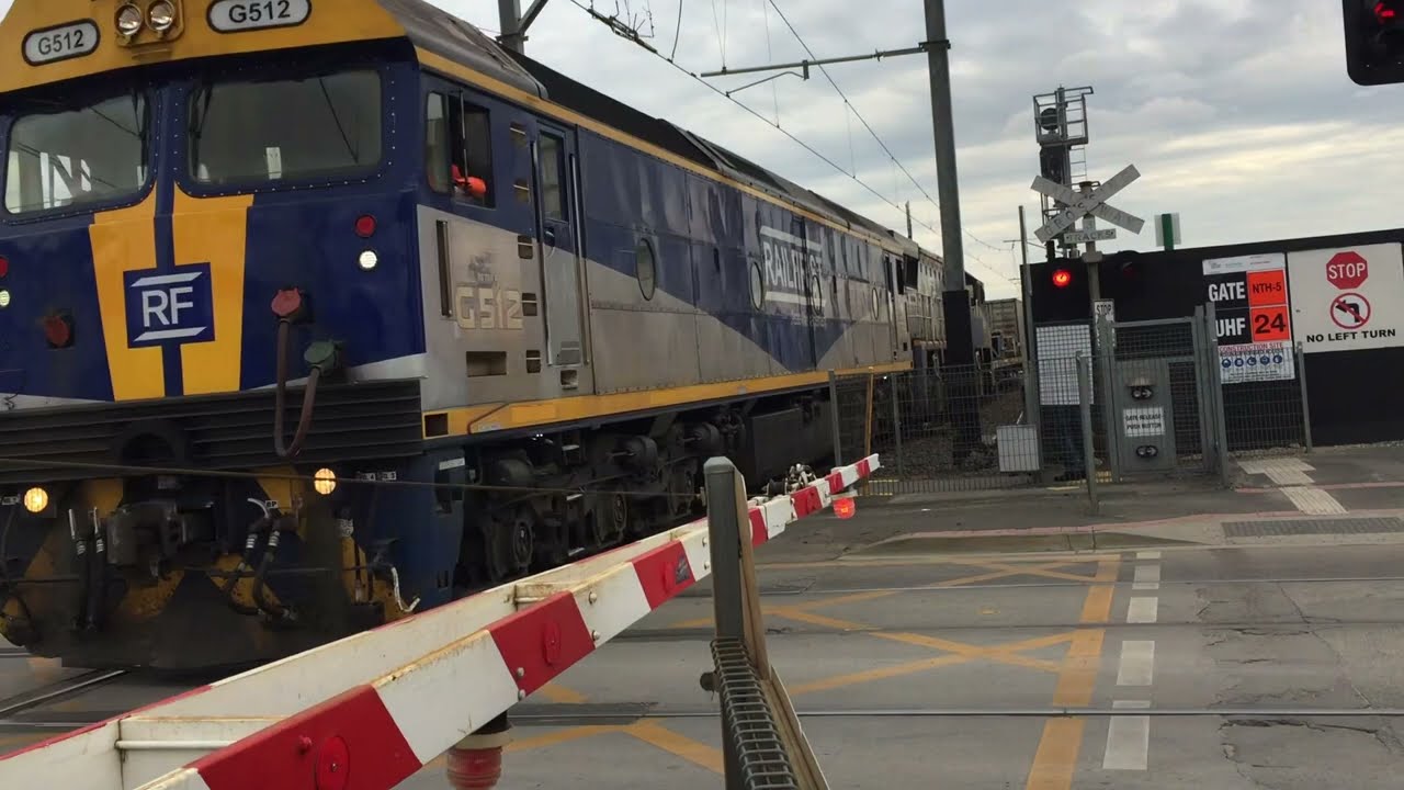 Long Island Steel Through Glen Huntly Tram Square | Melbourne PT Footage