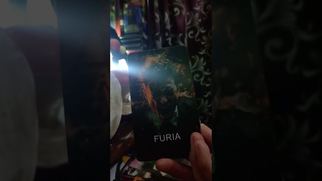 LA KARMICA QUIERE IRSE A OTRO PAÍS PARA QUE NO LA DELATEN QUE SU AMANTE ES UNA MUJER. 