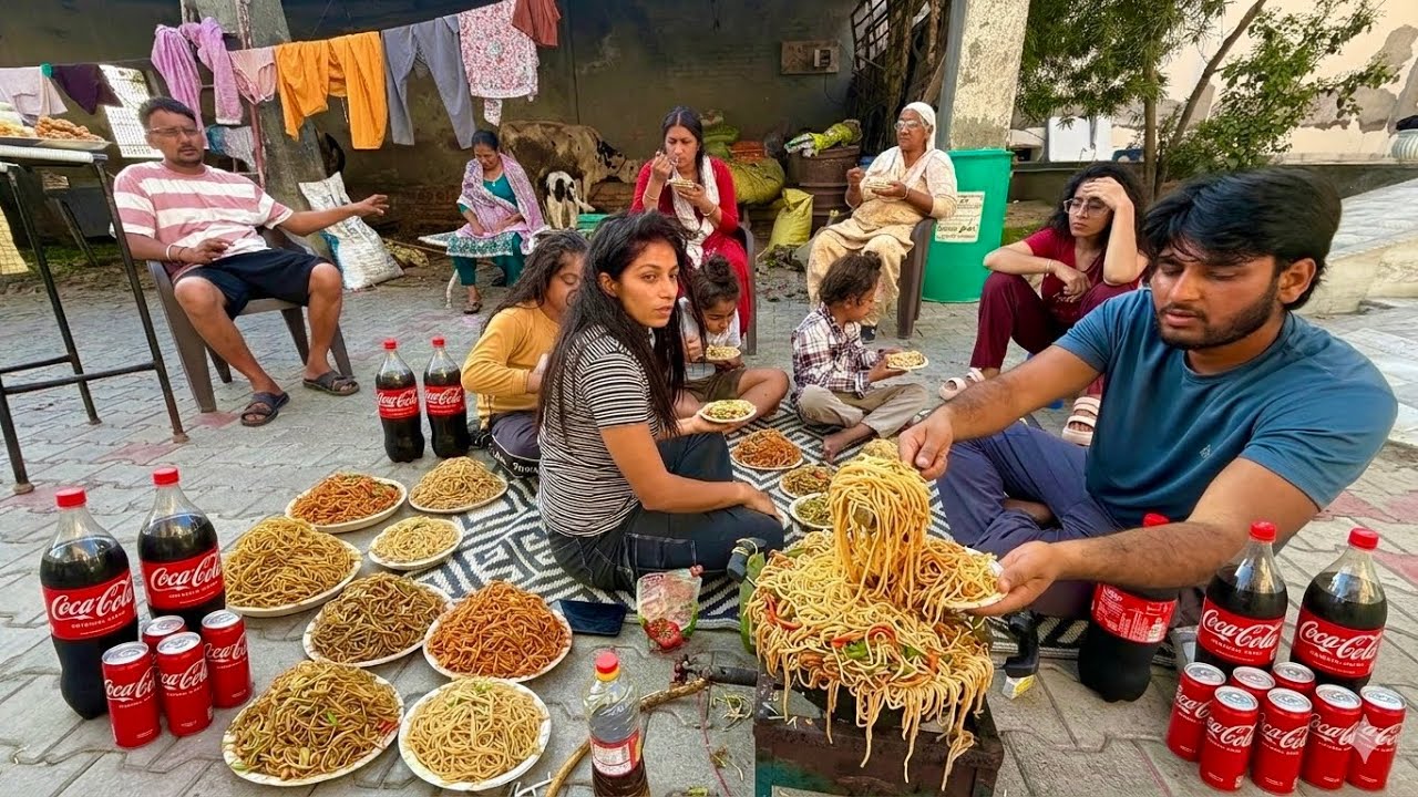 ਹੋਲੀ  ਖੇਡਣ ਤੋਂ ਬਾਅਦ, ਘਰ ਦੇ ਬਣੇ ਗਰਮਾ-ਗਰਮ noodles! ਸਭ ਨੇ ਰੱਜ ਕੇ ਖਾਧੇ ਤੇ ਨਜ਼ਾਰਾ ਆ ਗਿਆ।