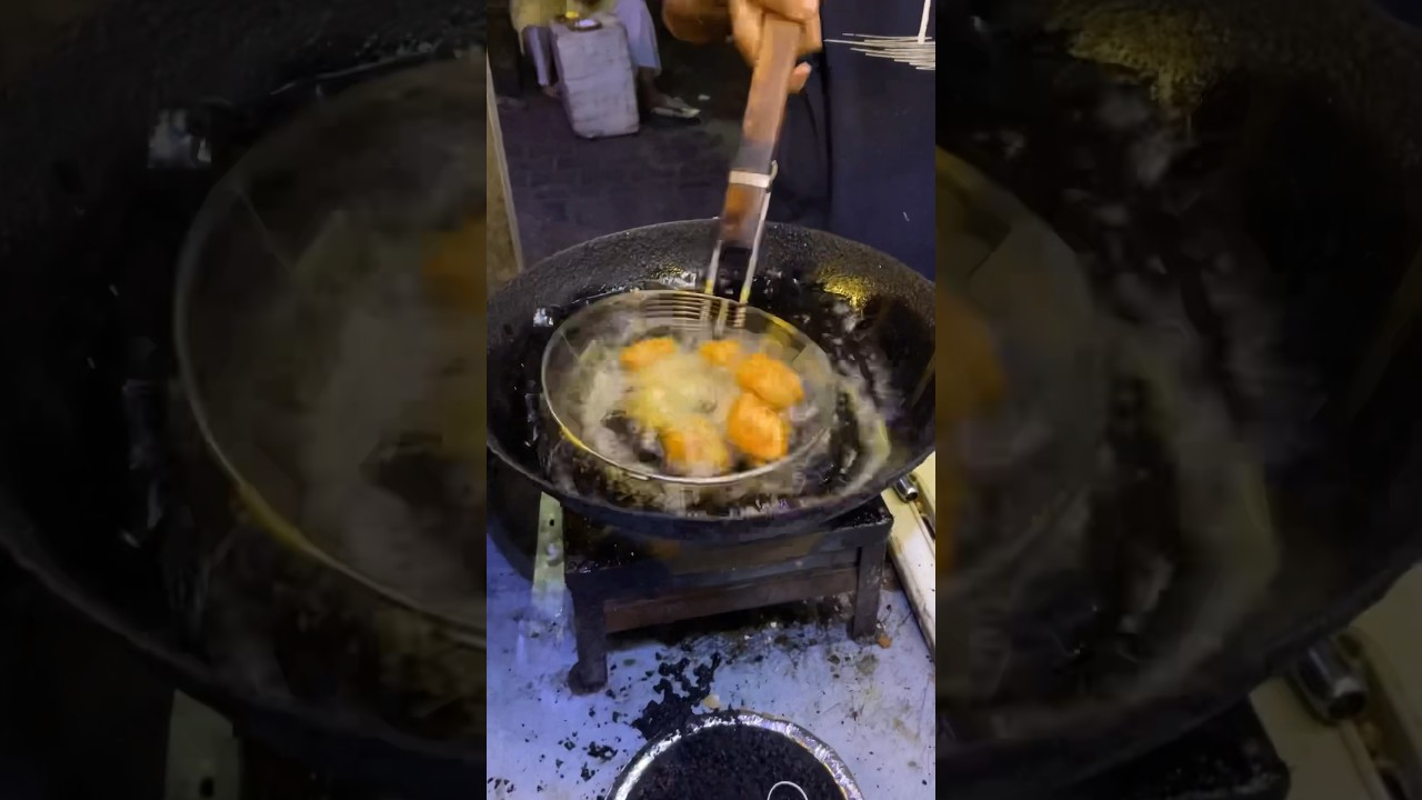 Cheese Chilli Momos #streetfood #indianstreetfood #foodies #streetsnacks #momos