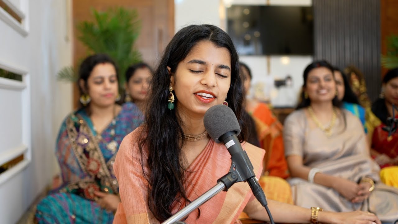 भये नगरी में शोर, देखन नगर चले युगल किशोर - Maithili Thakur