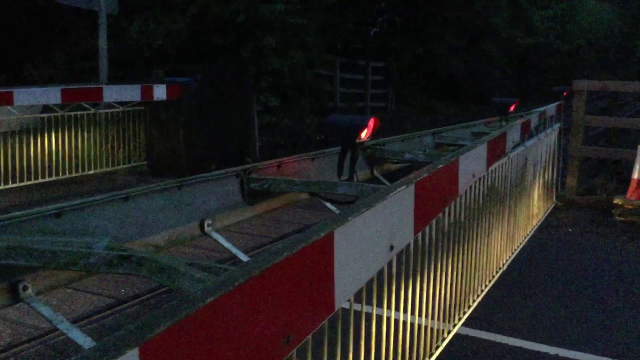*BARRIERS FAIL TO RAISE* Latteridge Level Crossing (Gloucestershire) 18/06/2019