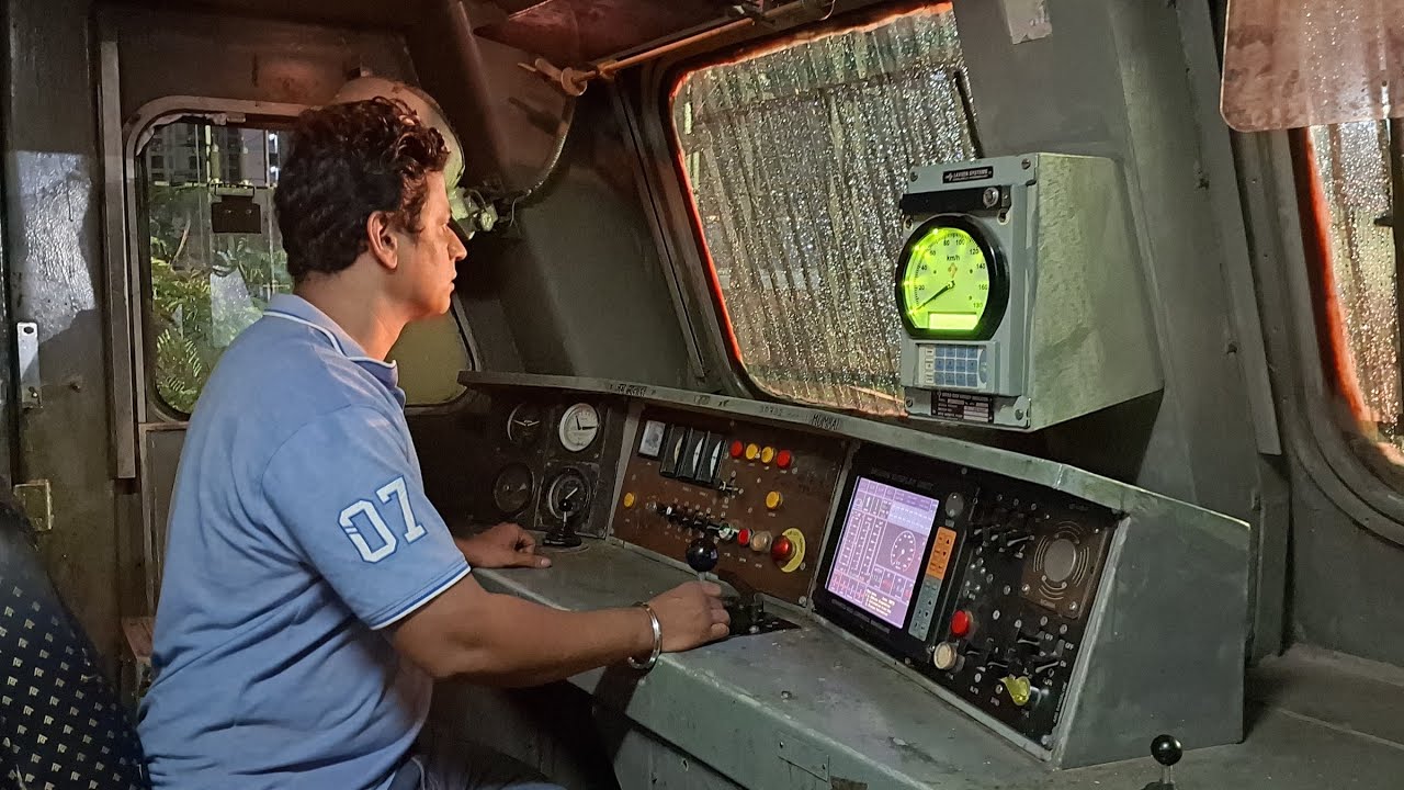 TRAIN DEKO KAISE CHALATE HAI 🚊