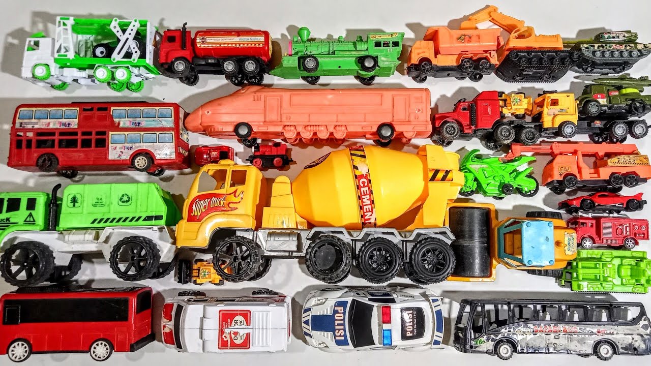 Menemukan Mainan Mobil Balap, Truk Molen, Kereta Api, Bus Telolet, Tank Baja, Excavatir