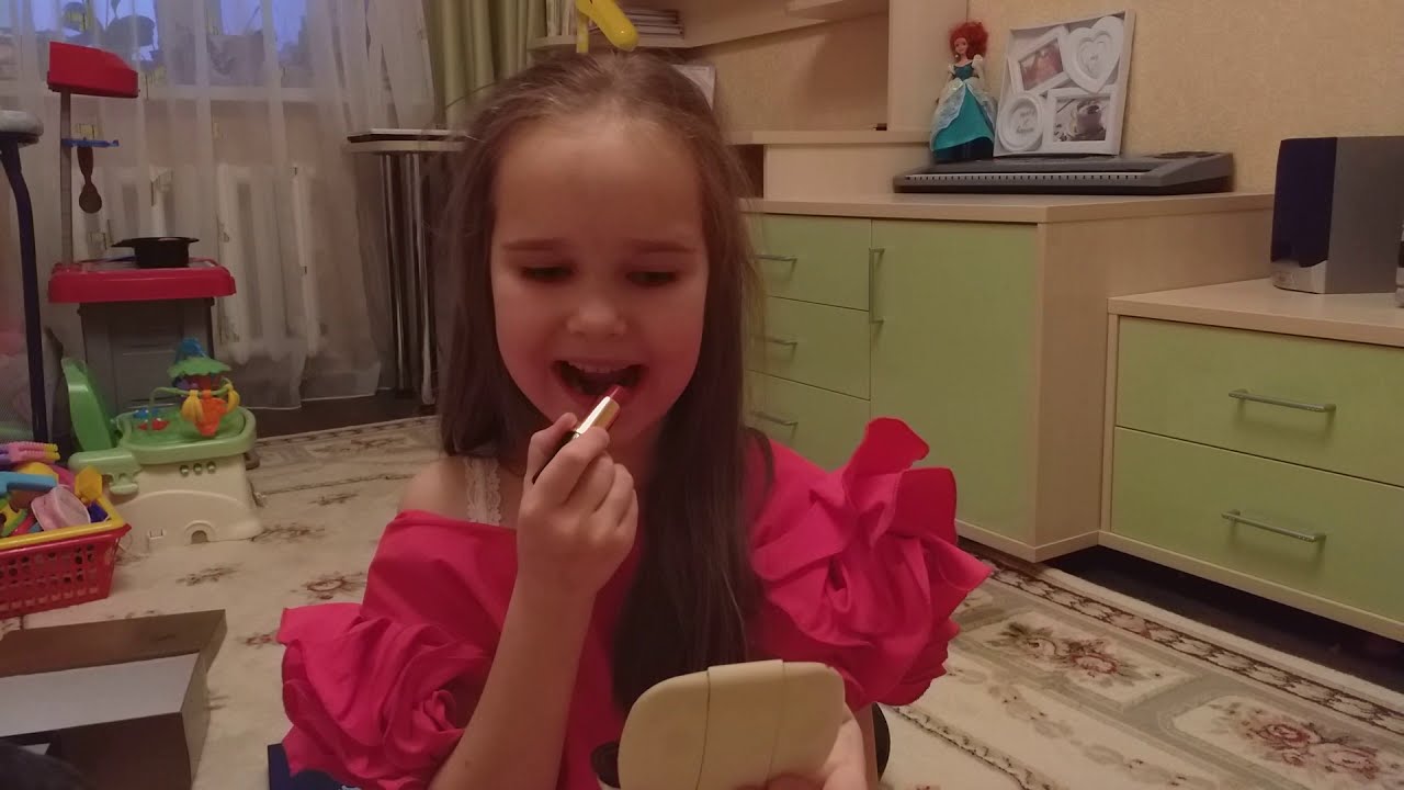 Василиса разнесла мамин гардероб! // Vasilisa smashed mother's wardrobe