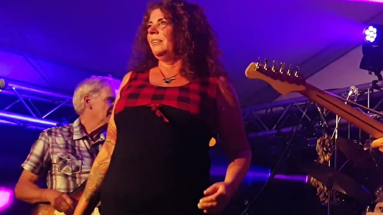 Should've Learnt my Lesson performed here for you by the fantastic Wooden Paul in Naaldwijk.