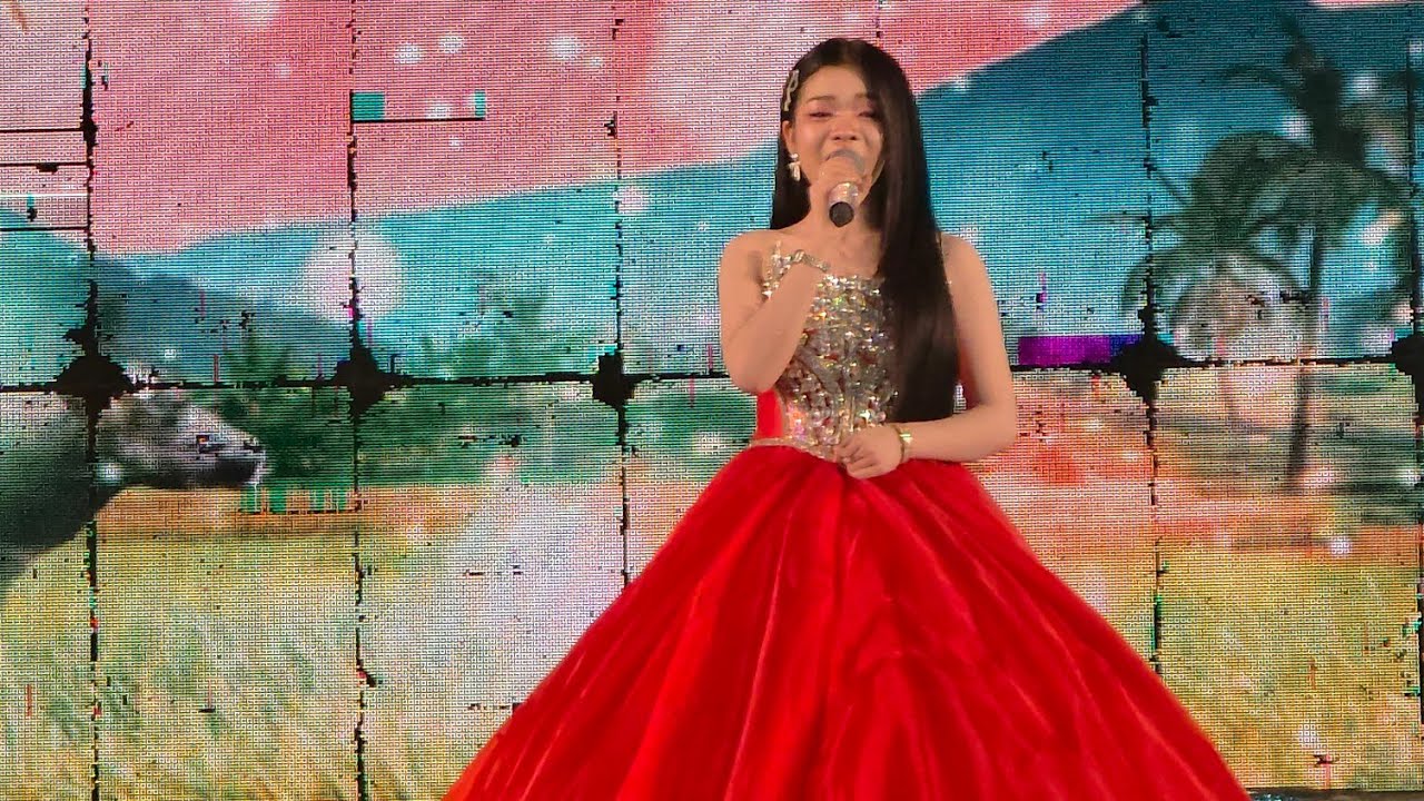 เสียงเฮลั่นทั้งสนาม นาทีพ่อโจเปิดตัวอุ๋งอิ๋งธิดาลำเพลิน ที่บ้านผือ#สาวน้อยเพชรบ้านแพง 