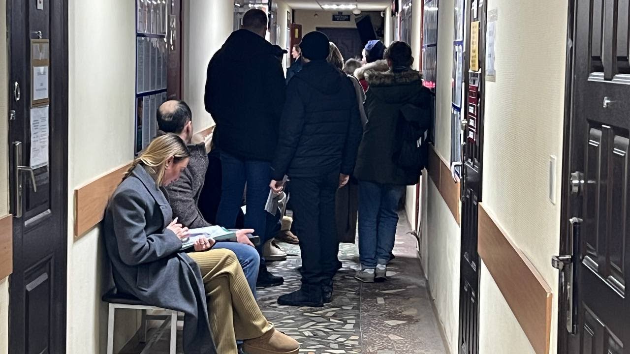 Очереди за штампом о гражданстве. Кому он нужен