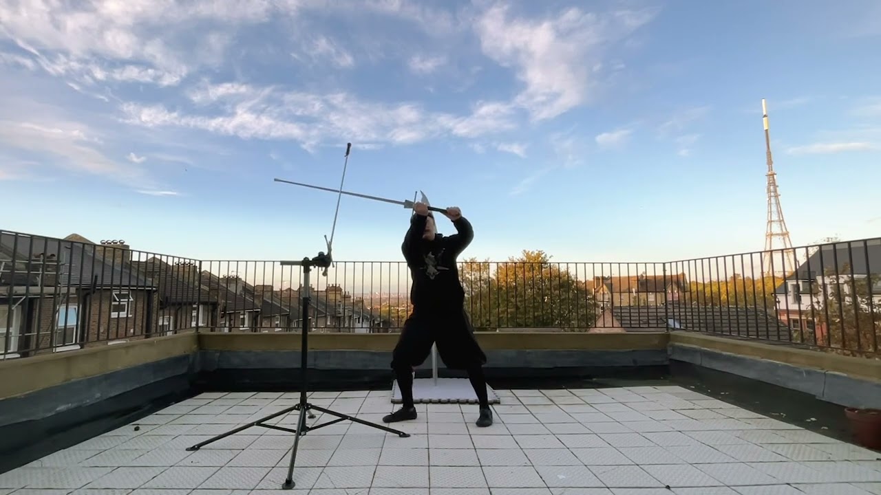 A reply to @letsasksekisensei How would a Samurai Master Fight with a Longsword?