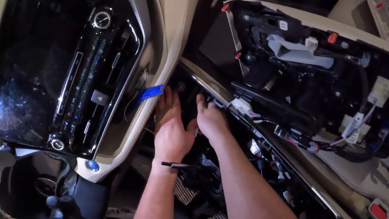 Changing the USB console on the 2022 - Toyota Highlander