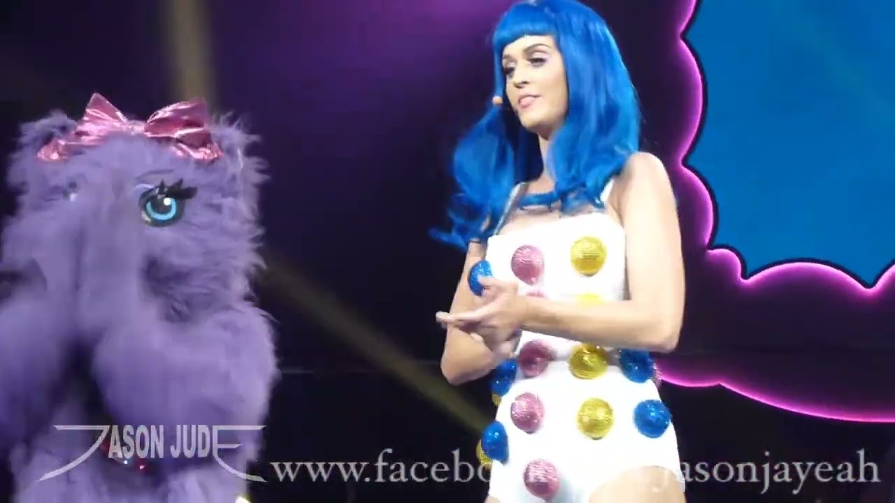 Katy Perry - I Wanna Dance With Somebody [HD] LIVE 9/7/11