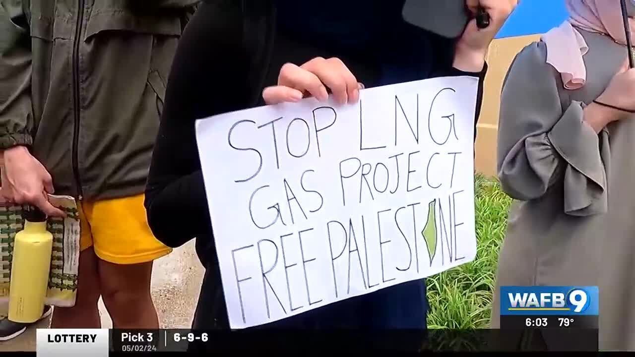 Pro-Palestine and Pro-American groups clash on LSU campus