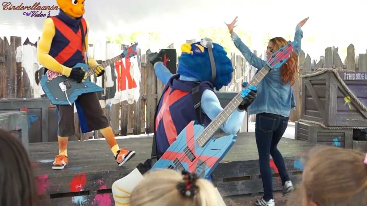Straatshow van The SkunX, Walibi Holland 12 Mei 2013