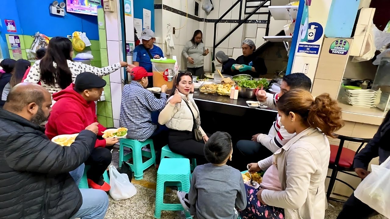 Fui a comer al MERCADO del distrito mas TEMIDO de Lima 🇵🇪 | ¿Valio la pena? 🤔