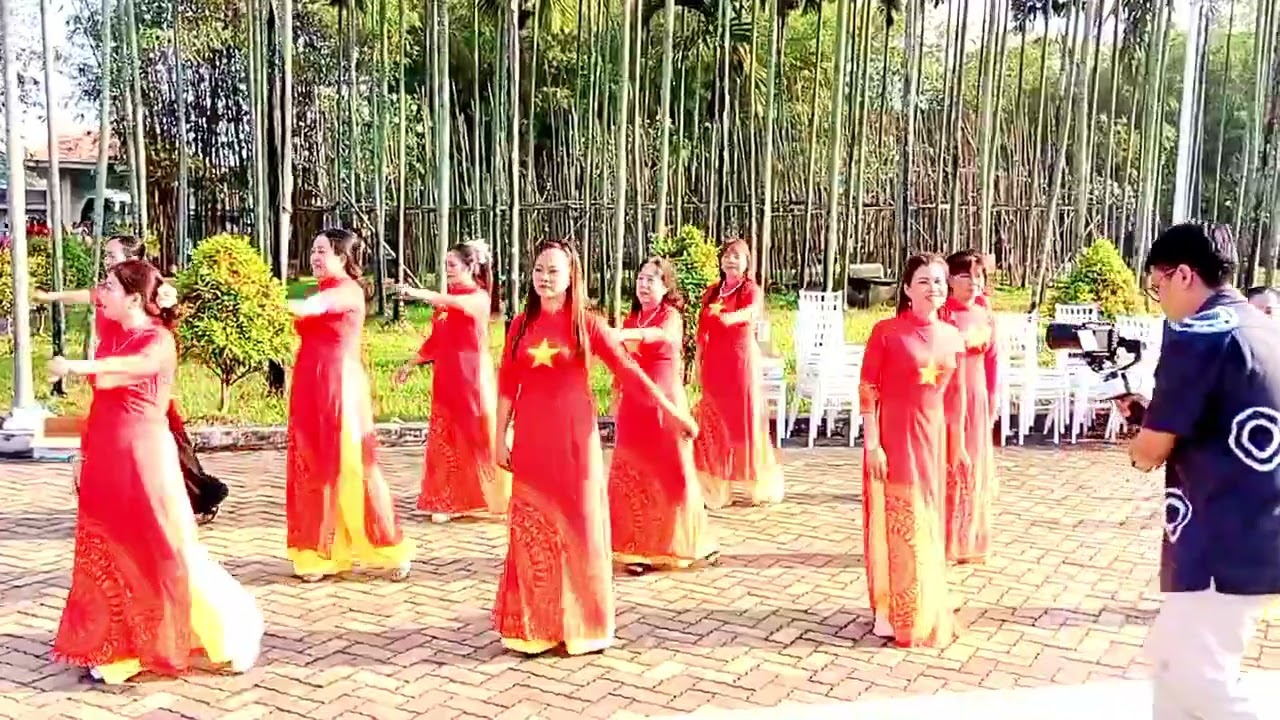 🌼Ngày 8-3 của tụi mình ❤👉Rất vinh dự được tham gia đồng diễn áo dài 4 xã 😍Happy Women's Day🎉🎉🎉