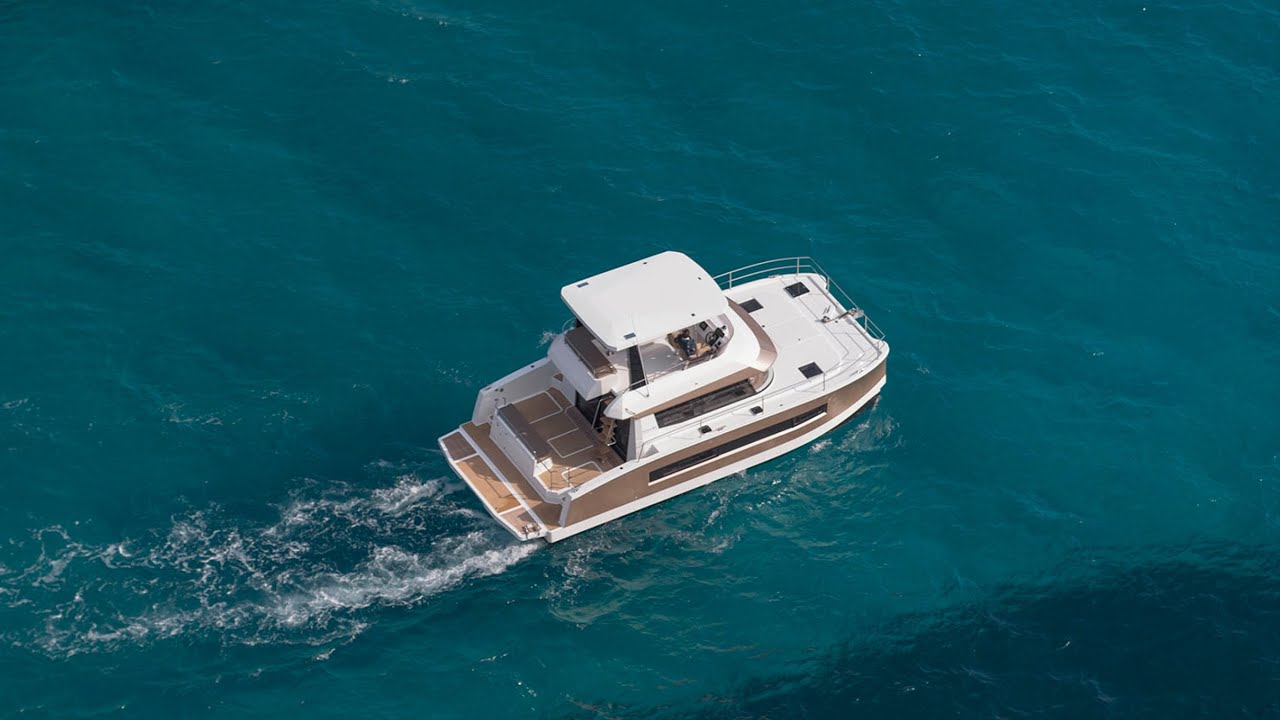 MY 37- Fountaine Pajot MOTOR YACHTS (английская версия)