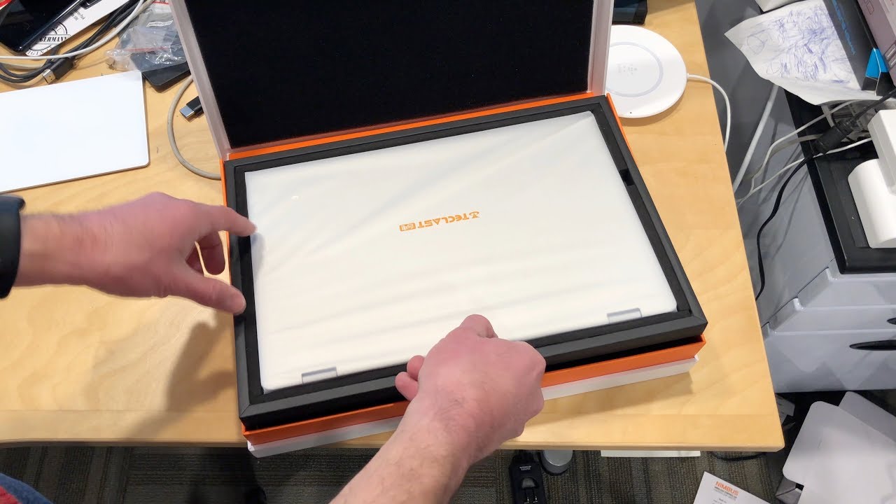 Teclast F6 with Core M3 Pro 2 in 1 Unboxing