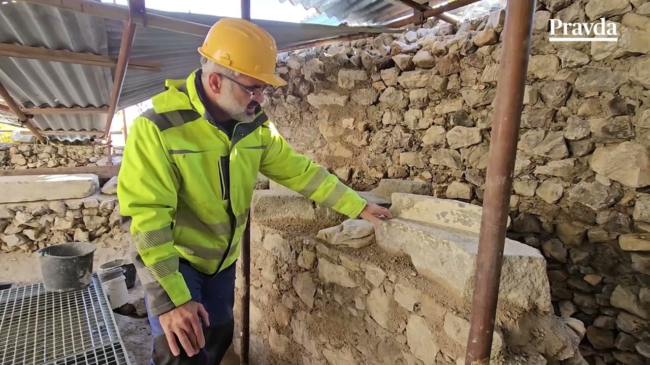 Hrad, ktor&yacute; mal zmizn&uacute;ť z mapy, znovu vst&aacute;va. Odborn&iacute;ci v ňom objavili fresky sv&auml;tcov i stopy bojov