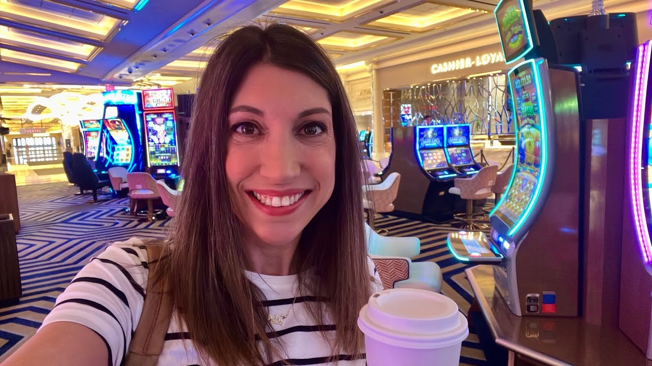 OMG! 😮 Starting off with a Jackpot in Las Vegas!