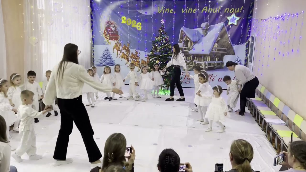 Vine, vine Anul Nou! gr N8 ,,CLOPOȚEII,, IET ,,ROMANIȚA,, s  Rădoaia