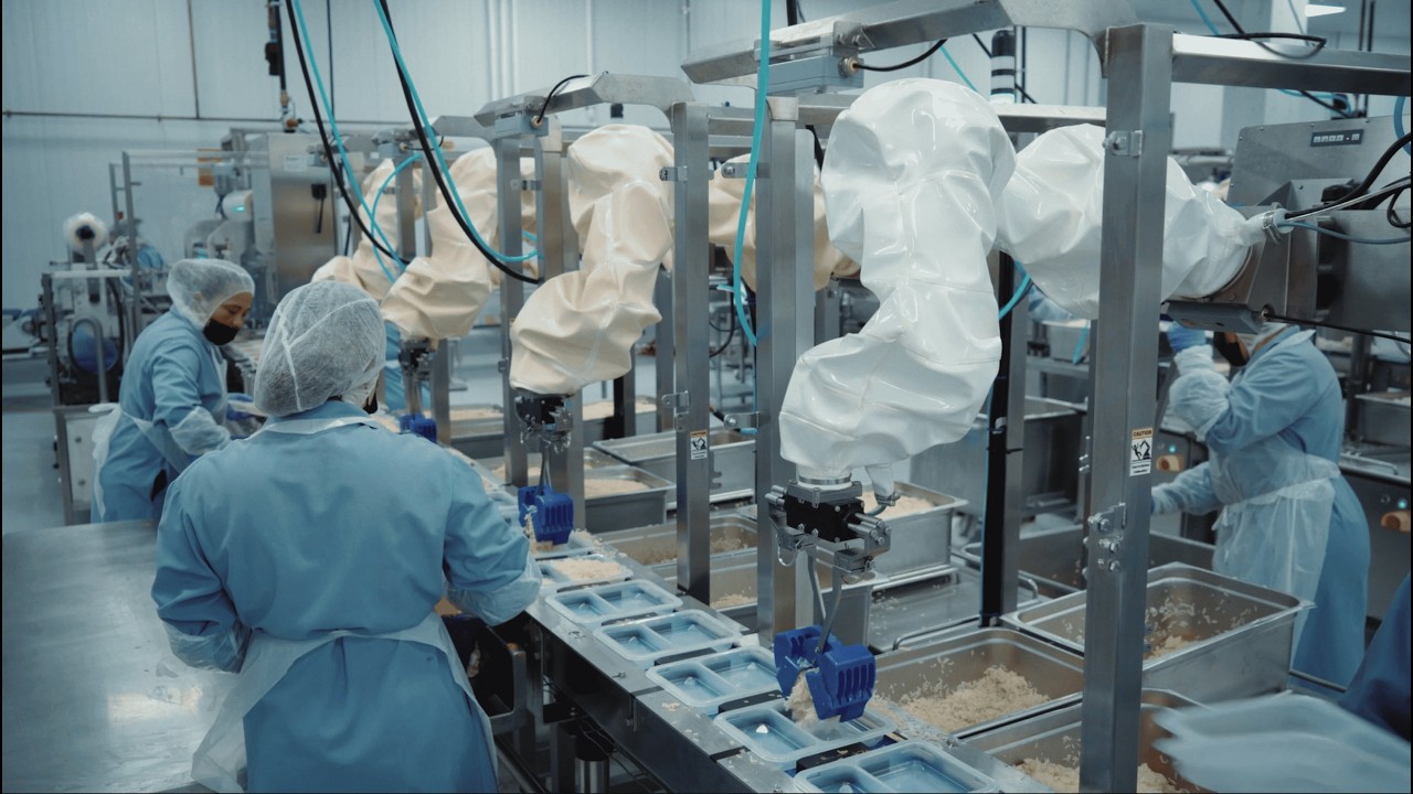 Introducing Conveyor Connect: How Chef Robots Communicate With Food Conveyors
