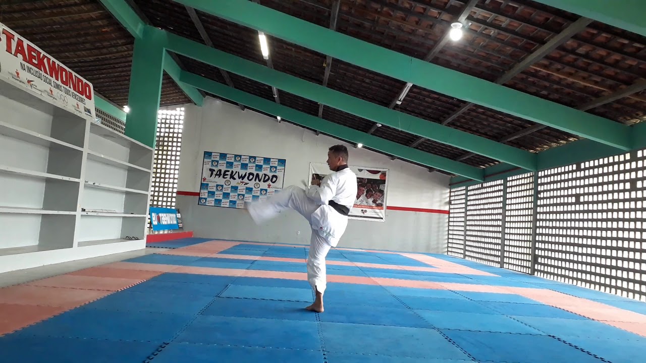 Poomsae iniciante 8° gub faixa amarela Taekwondo