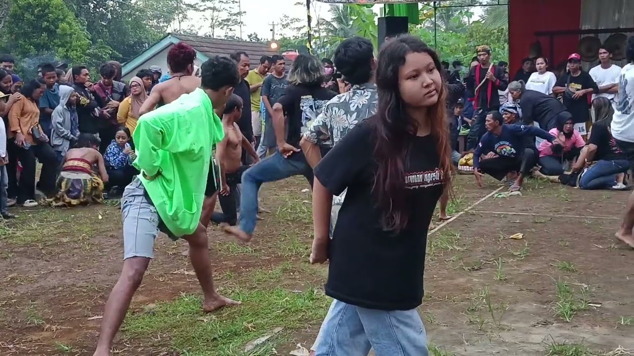 VIRAL‼️GADIS CANTIK KESURUPAN JARANAN DAN SUSAH DISEMBUHKAN
