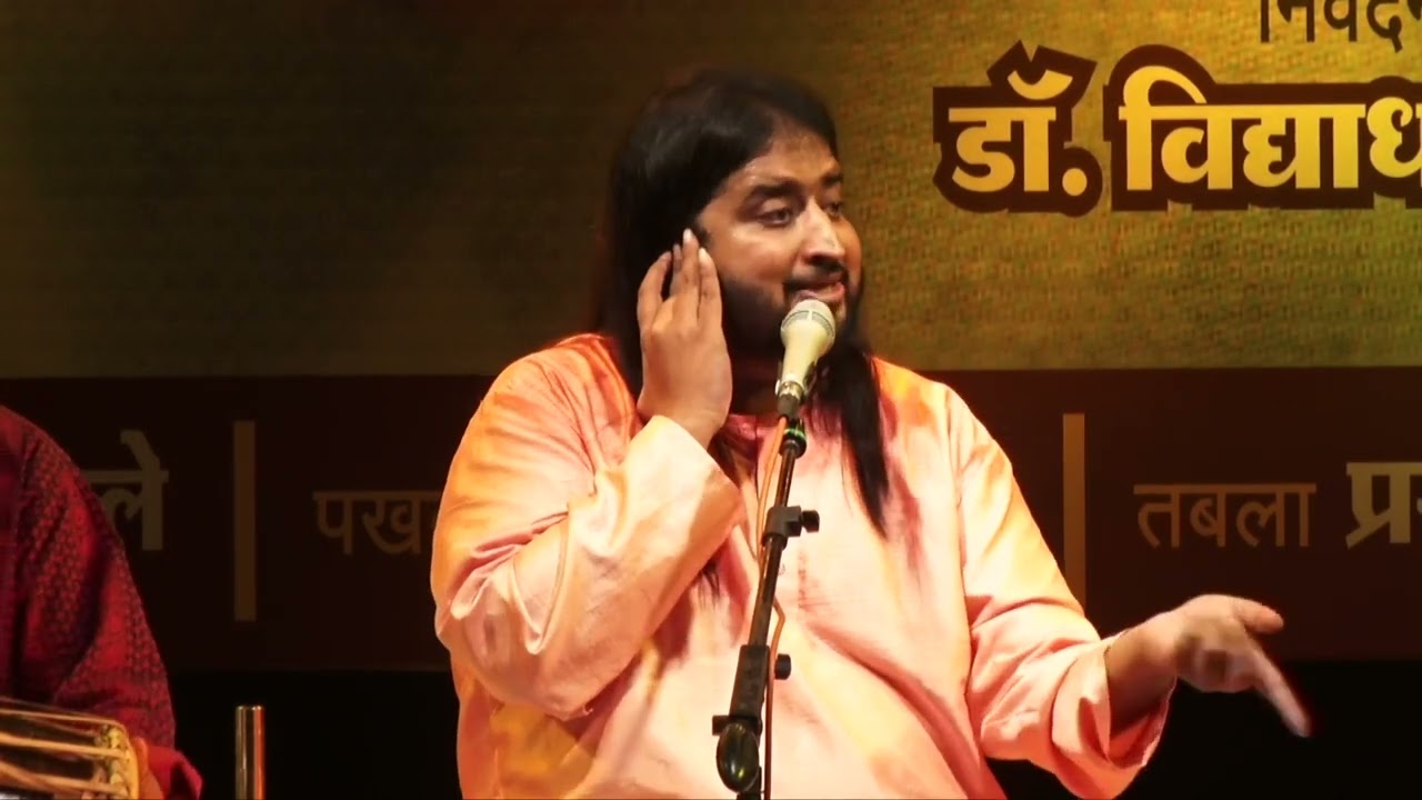 Swaradhish Dr Bharat Balvalli sings Master Dinanath Mangeshkar's song Shatajanma Shodhitana