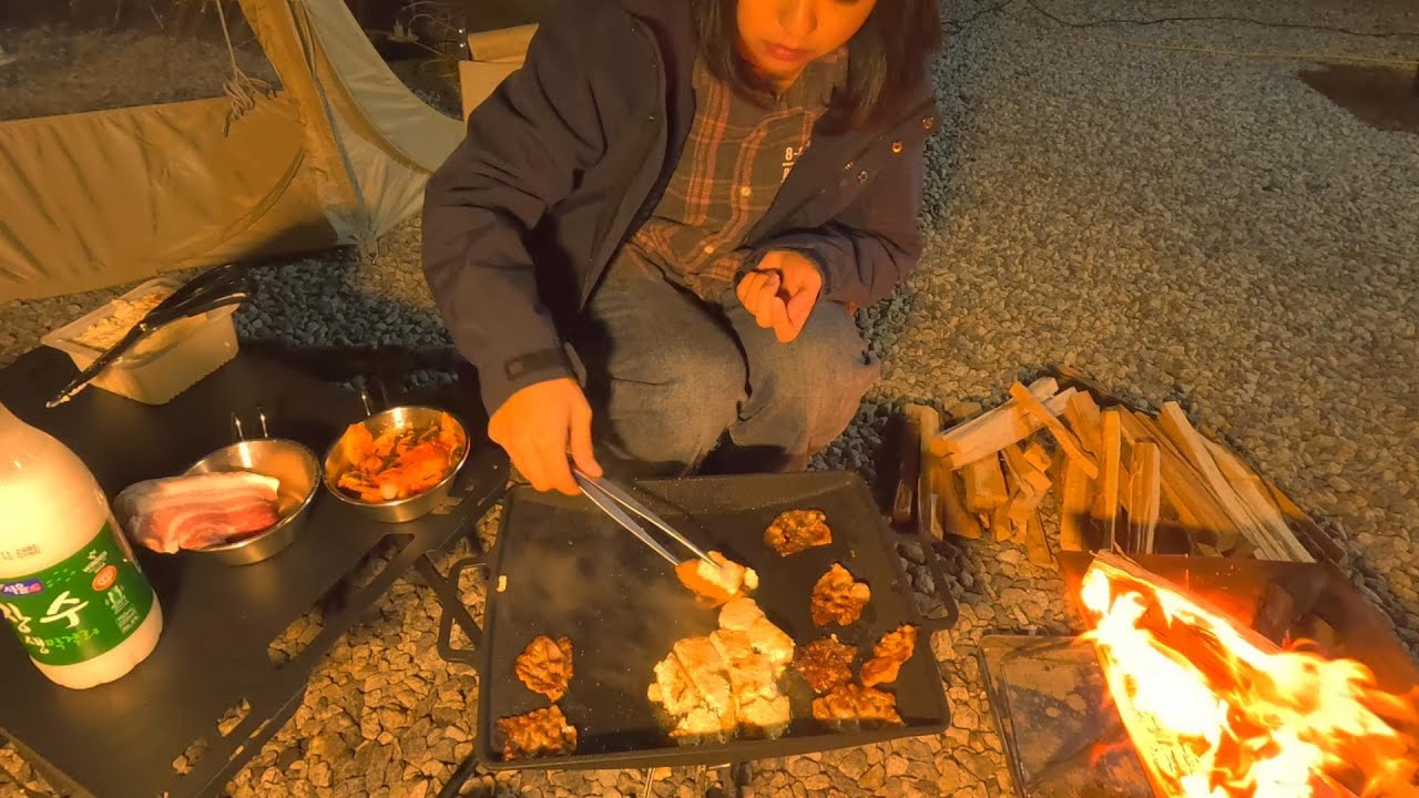 [캠핑 브이로그] 추워도 바빠도 캠핑은 가야지. 영하의 날씨에도 장작불 옆은 따듯하니까 - 두부 김치, 스팸 계란