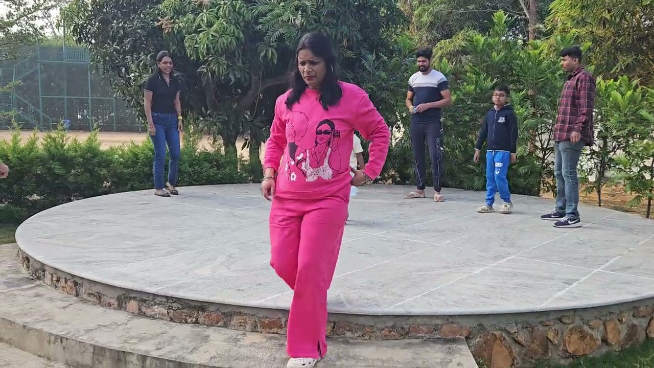 V56: Day2 at Resort main  | Family k sath cricket khela humne
