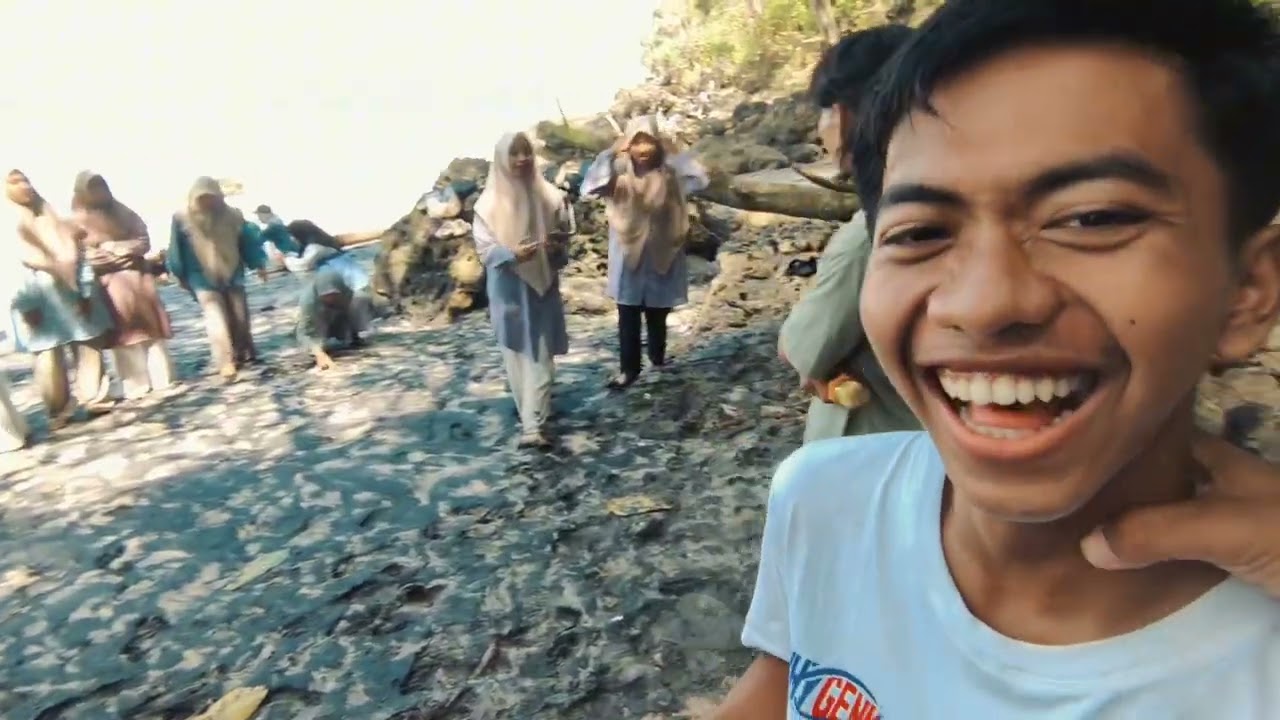 Mubaligh dan mubalighot healing ke pantai 