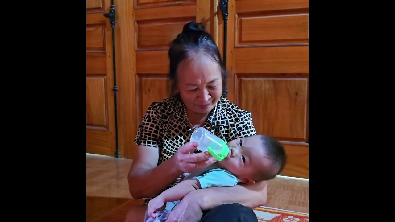 Stranger saved 17 year old single mother's child